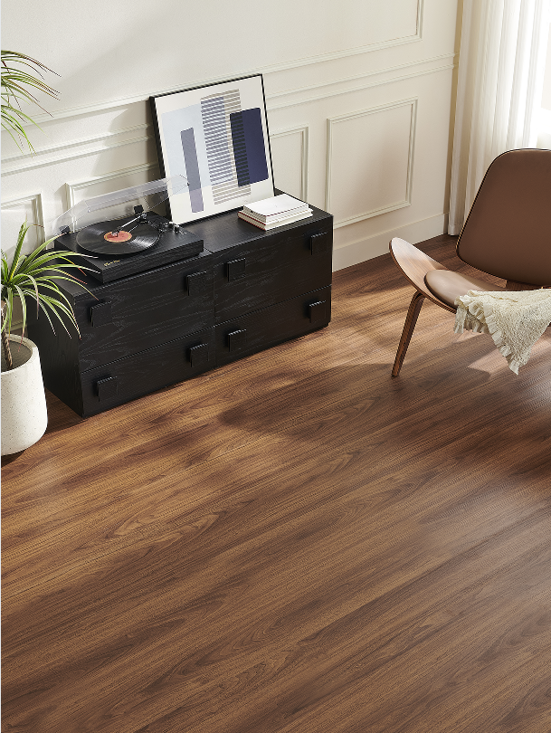 LVT-8806